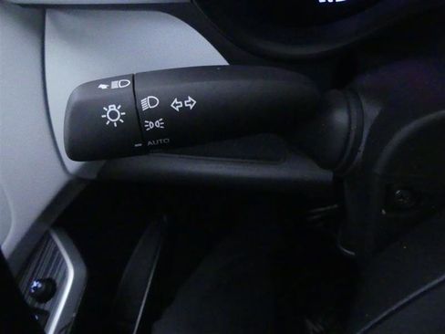 Used 2025 Toyota Sienna LE image 17