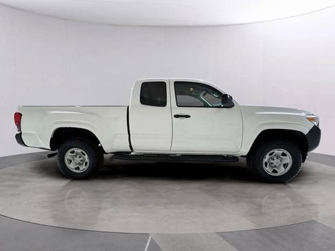 Used 2022 Toyota Tacoma SR image 2