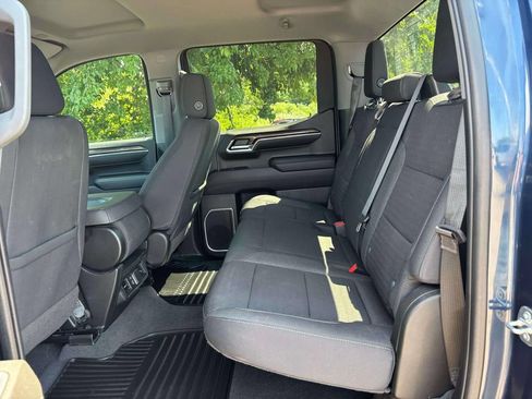 Used 2023 Chevrolet Silverado 1500 LT AWD/4WD image 19