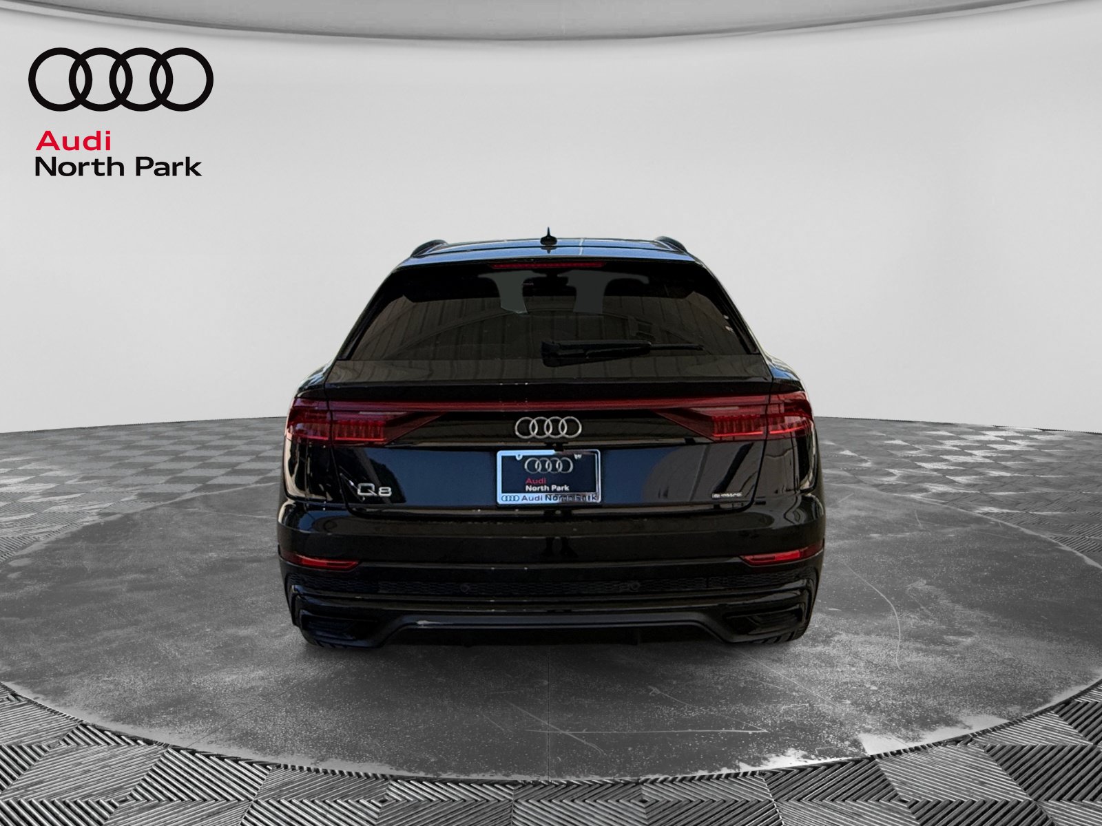 Used 2019 Audi Q8 Prestige w/ Adaptive Chassis Package AWD/4WD image 4