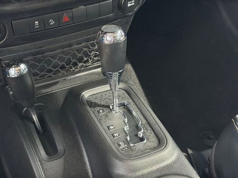 Used 2015 Jeep Wrangler Unlimited Freedom Edition image 14