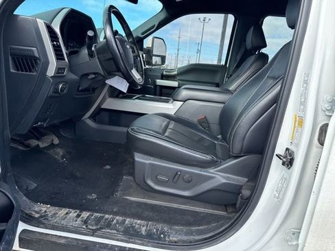 Used 2022 Ford F350 Lariat image 2
