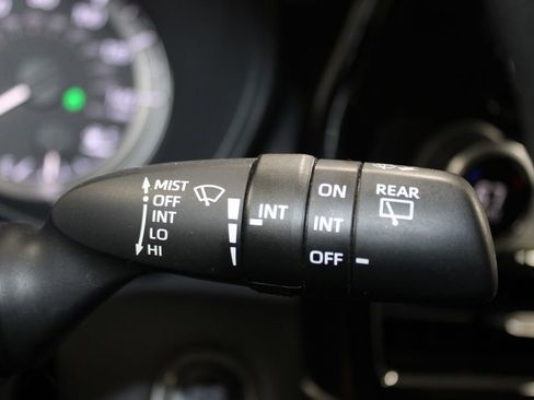 Used 2023 Toyota Highlander L image 32