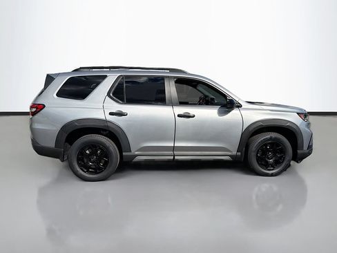 Used 2024 Honda Pilot TrailSport image 4