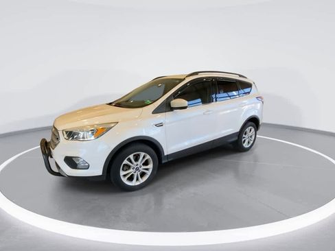 Used 2018 Ford Escape SE image 4
