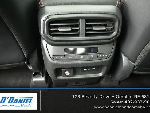 Used 2024 Honda Pilot TrailSport image 37