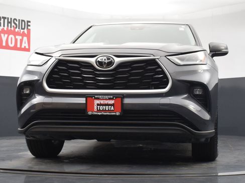 Used 2024 Toyota Highlander LE AWD/4WD image 32