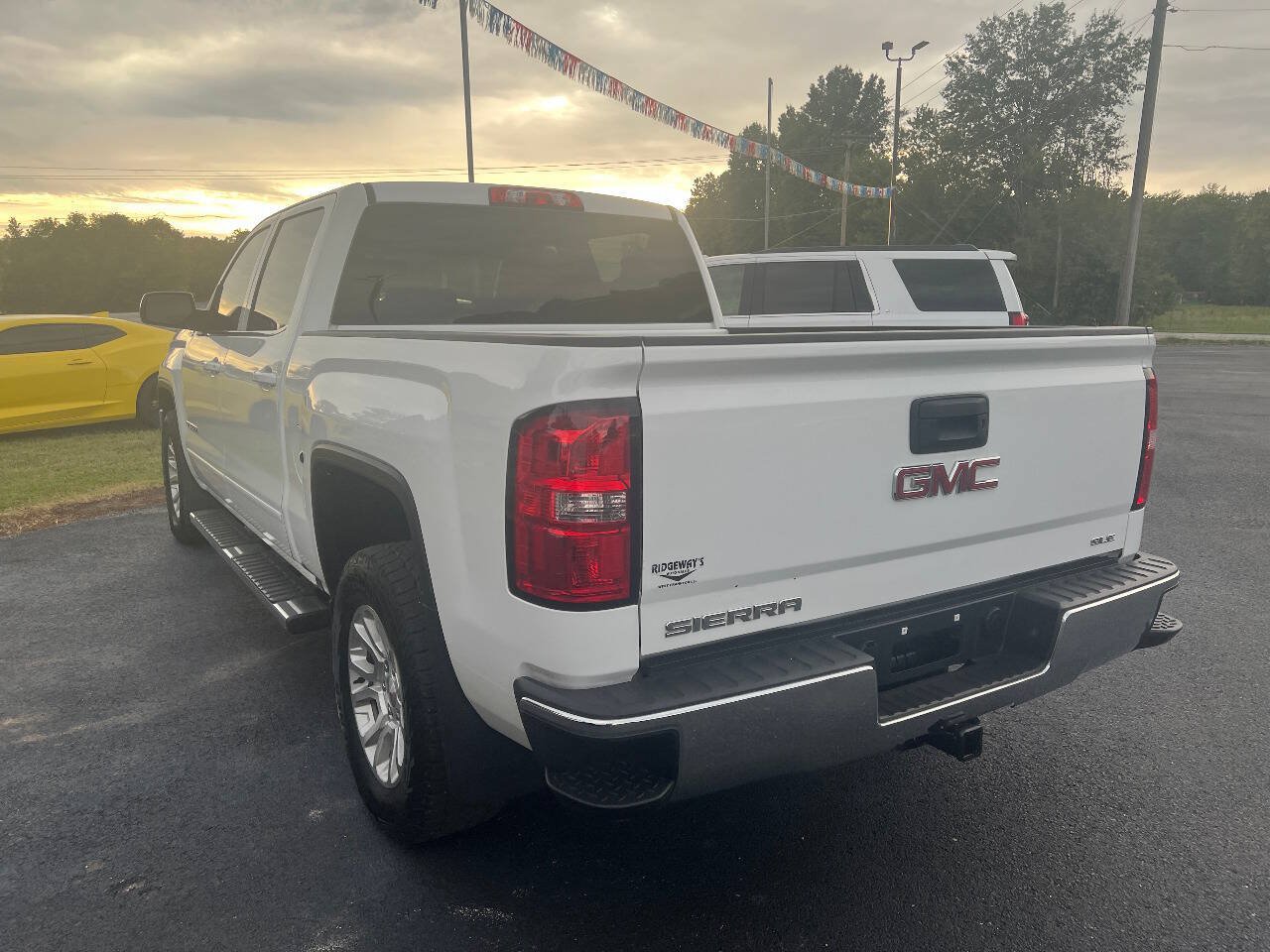 Used 2016 GMC Sierra 1500 SLE w/ SLE Value Package AWD/4WD image 3