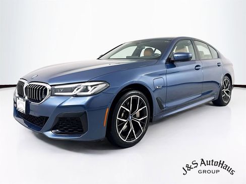 Used 2023 BMW 530e xDrive 530e iPerformance w/ Premium Package image 3