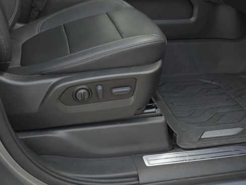 Used 2022 GMC Sierra 1500 SLT w/ SLT Premium Package image 38