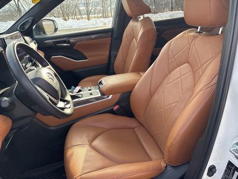 Used 2023 Toyota Highlander Platinum image 48
