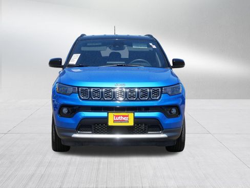 Used 2025 Jeep Compass Limited AWD/4WD image 2