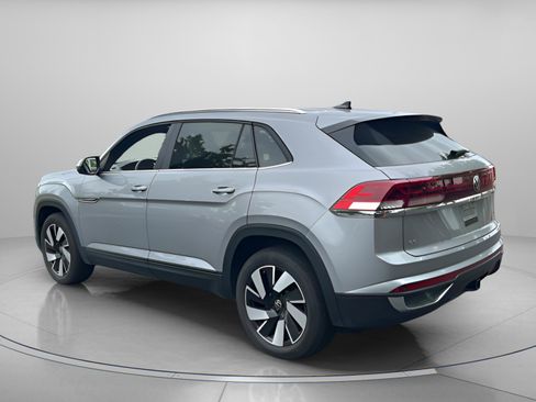 Used 2025 Volkswagen Atlas Cross Sport SE AWD/4WD image 3