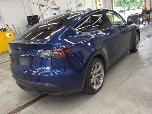 Used 2024 Tesla Model Y Long Range AWD/4WD image 2