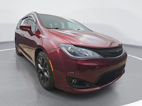 Used 2019 Chrysler Pacifica Touring-L w/ Advanced Safetytec Group FWD image 2