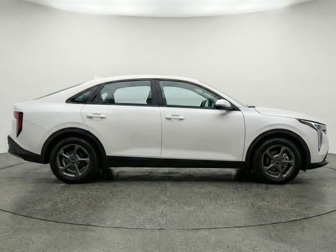 Used 2025 Kia K4 LXS image 11