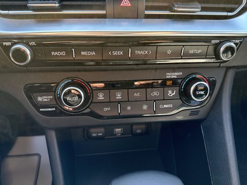 Certified 2020 Kia Niro LXS image 25