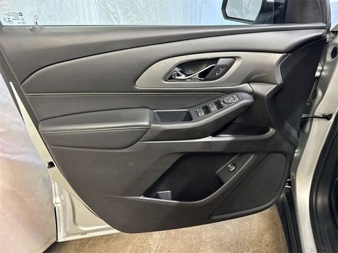 Used 2021 Chevrolet Traverse LT image 23