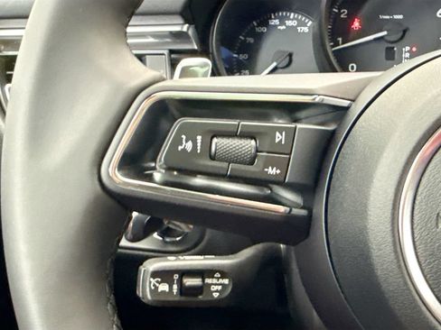 Used 2026 Porsche Macan AWD/4WD image 14