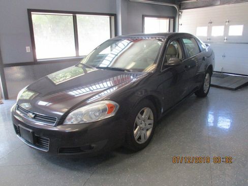 Used 2008 Chevrolet Impala LT FWD image 2
