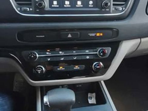 Used 2019 Kia Sedona L image 23