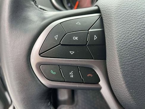 Used 2019 Jeep Cherokee Latitude Plus w/ Cold Weather Group image 28