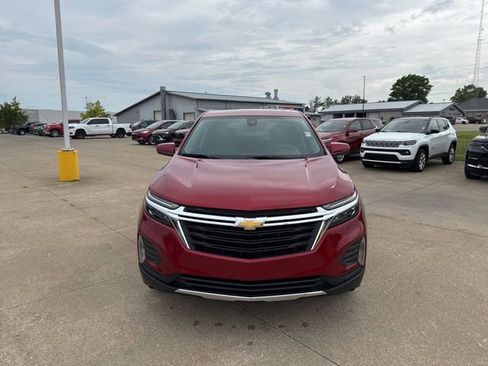 Used 2024 Chevrolet Equinox LT w/ LPO, Floor Liner Package FWD image 2