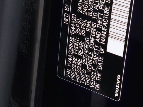 Used 2020 Volvo XC60 T6 Momentum w/ Advanced Package image 21