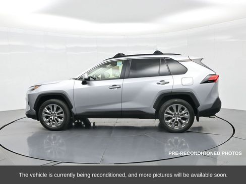 Used 2023 Toyota RAV4 XLE Premium image 10