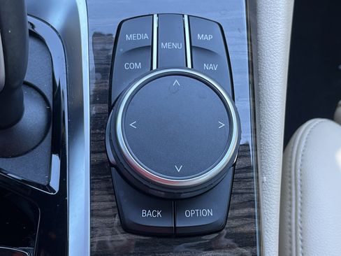 Used 2022 BMW 540i w/ Convenience Package image 7