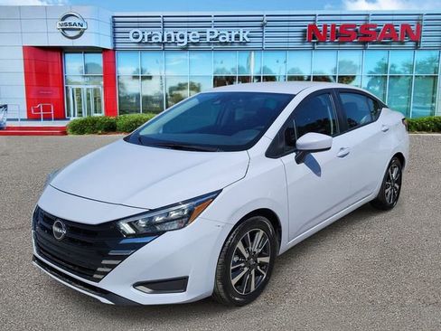 Used 2025 Nissan Versa SV FWD image 4