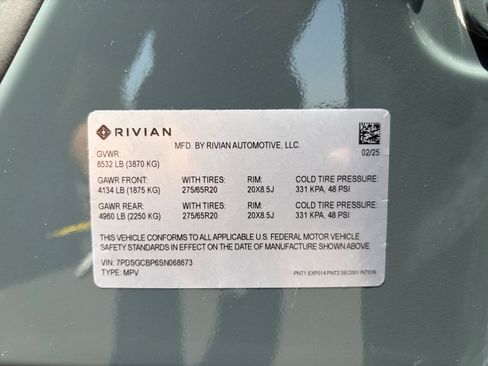 Used 2025 Rivian R1S Premium AWD/4WD image 30