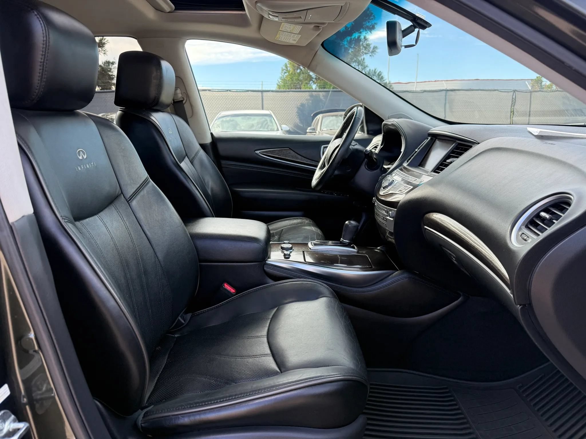 Used 2013 INFINITI JX35 AWD w/ Premium Pkg image 18