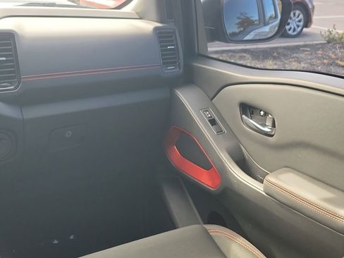 Used 2022 Nissan Frontier PRO-4X image 18