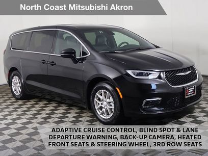Used 2025 Chrysler Pacifica Select