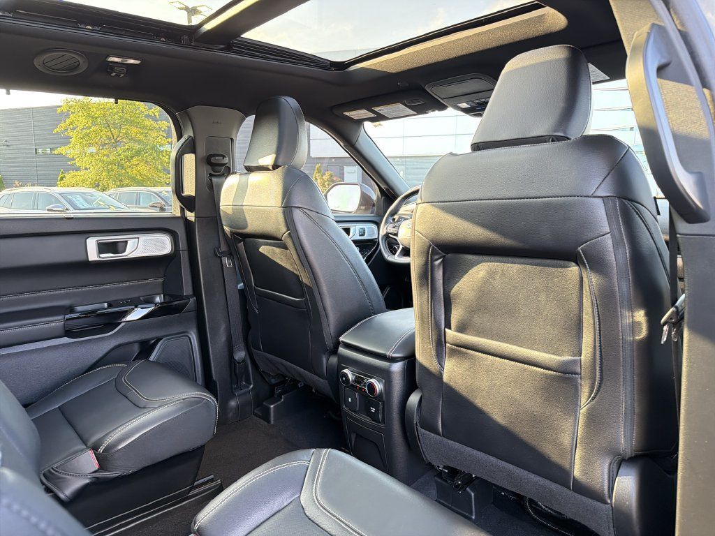 Used 2023 Ford Explorer ST w/ Equipment Group 401A AWD/4WD image 17