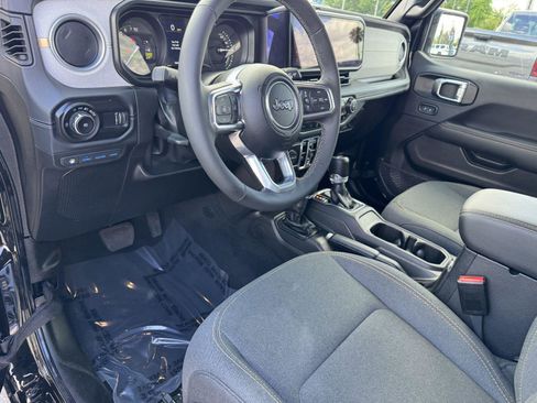 Used 2025 Jeep Wrangler Sahara w/ Safety Group image 13