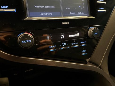 Used 2020 Toyota Camry SE image 13