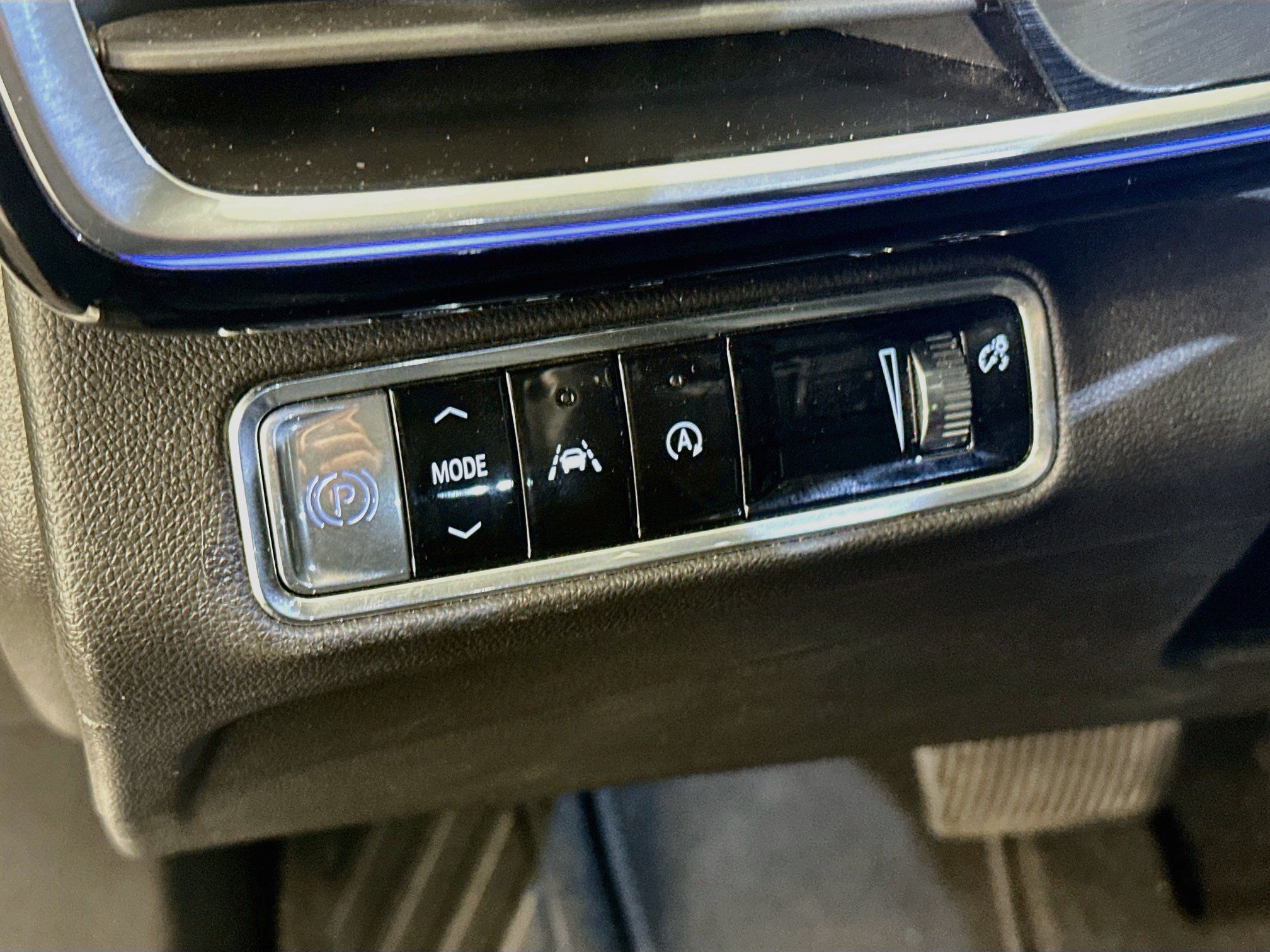 Used 2024 Buick Envision Preferred AWD/4WD image 17