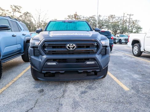 Used 2025 Toyota Tacoma SR5 w/ SR5 Upgrade Package image 4