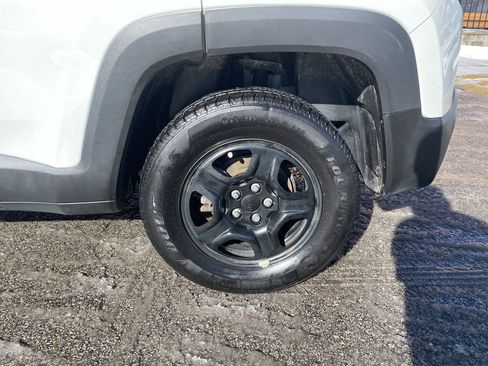 Used 2021 Jeep Renegade Sport image 10