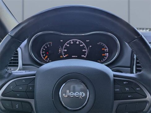 Used 2021 Jeep Grand Cherokee Laredo X image 32