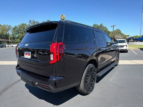 New 2027 Ford Expedition Max Platinum w/ Stealth Performance Package AWD/4WD image 4