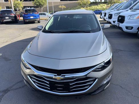 Used 2025 Chevrolet Malibu LT FWD image 4