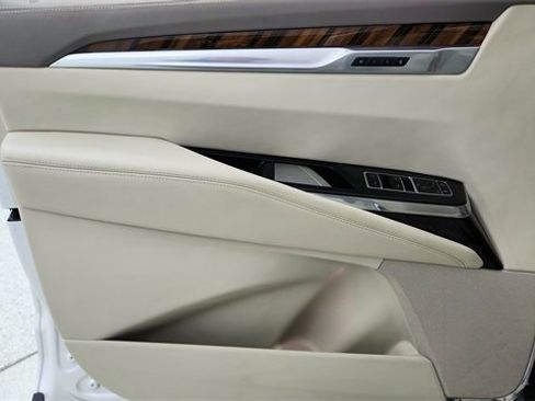 Used 2025 Cadillac Escalade ESV Premium Luxury Platinum image 38