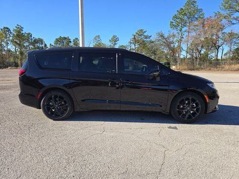 New 2026 Chrysler Pacifica Select w/ S Appearance Package FWD image 3