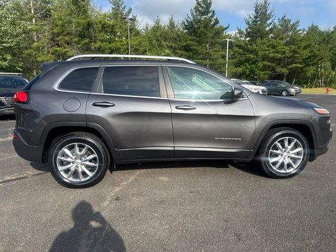 Used 2018 Jeep Cherokee Limited AWD/4WD image 6