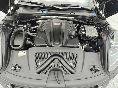 Used 2023 Porsche Macan S image 18