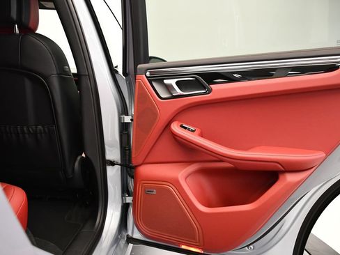 Certified 2026 Porsche Macan AWD/4WD image 52