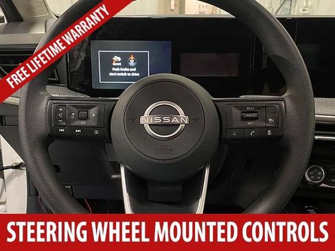 Used 2025 Nissan Kicks SV AWD/4WD image 10